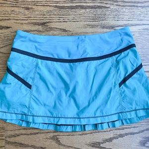 Run reflection pleated teal skirt